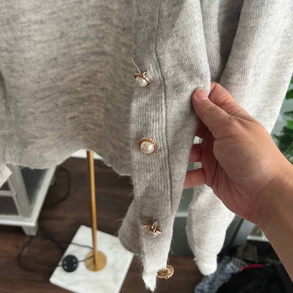 Dynamite cropped cardigan with pretty buttons (M) - new with tags - Picture 3 of 3